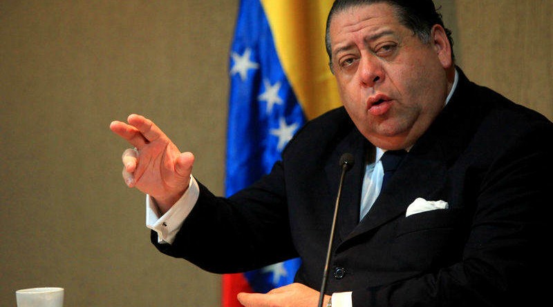 Hermann Escarra Chavista 800x533 1 800x445