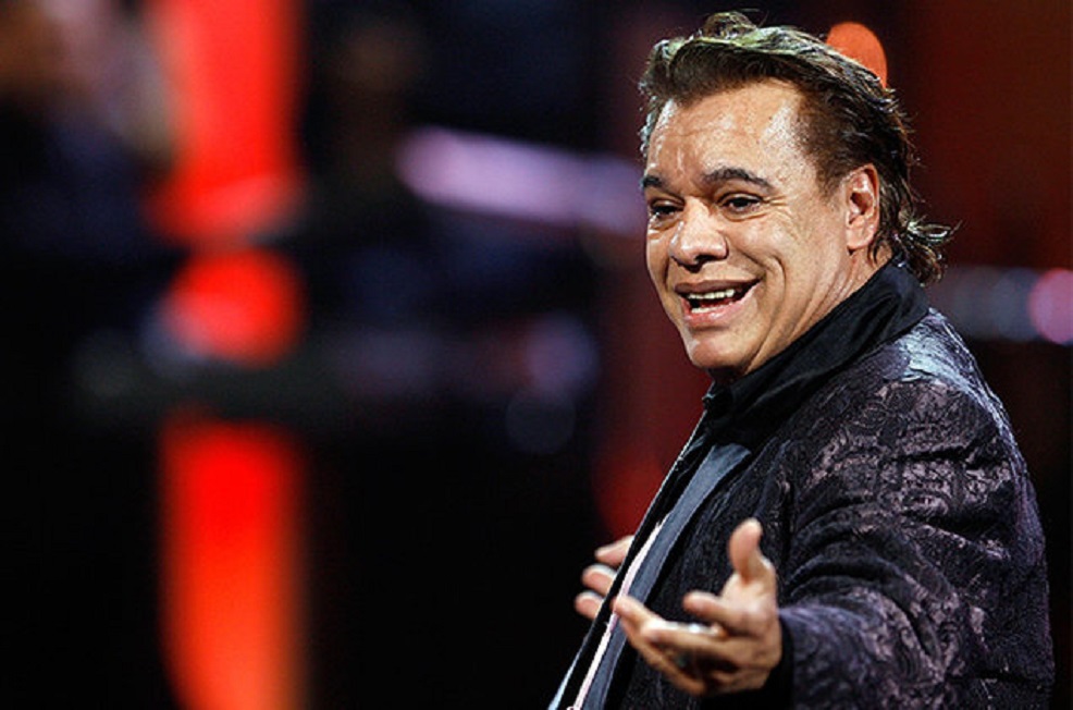 Juan Gabriel Performing 2009 Billboard 650