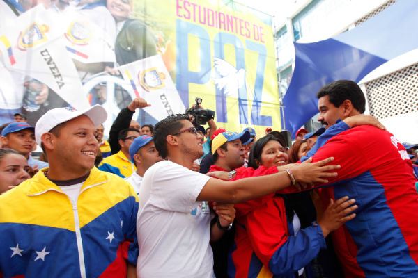 Estudiantes Con Maduro