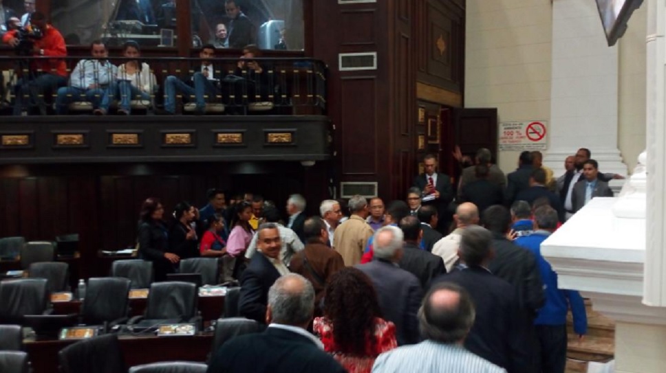 Bancada Oficialista Se Va